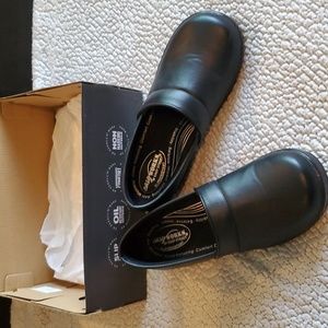 Black Resistant Woman's Shoe